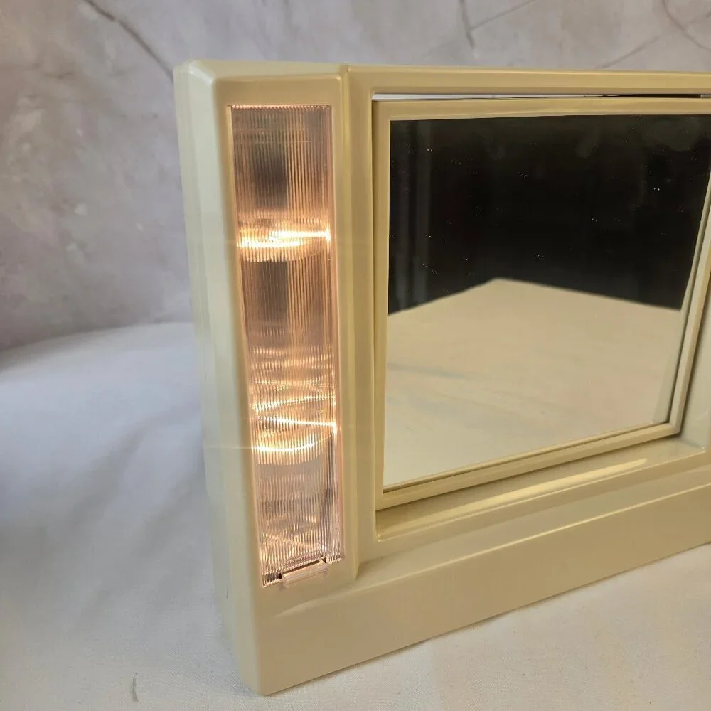 VTG Avon Light Up Make Up & Magnifying Mirror Battery Operated NWT Dead Stock
